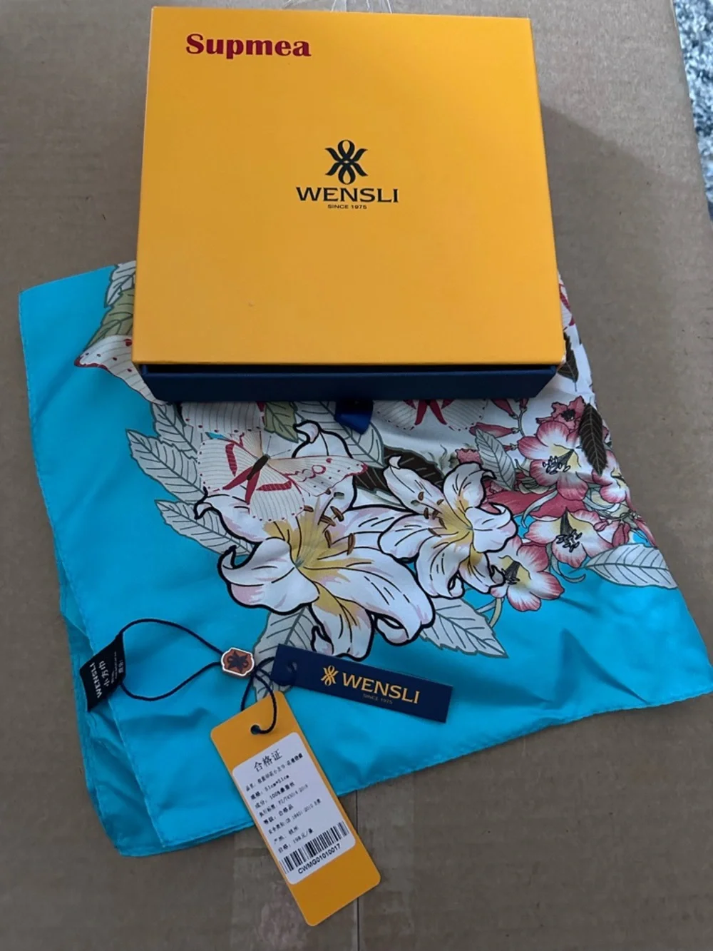 Wensli silk scarf 20 x 20 includes tags and gift box